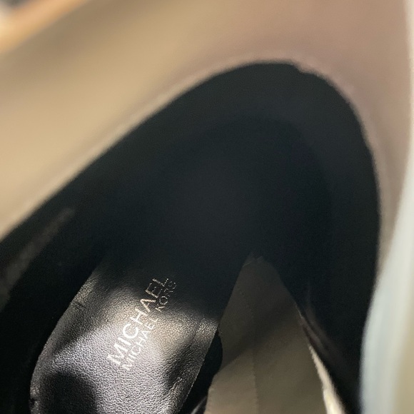 NEW Michael Kors Kadence Kitten Bootie EMB Faux Leather Color Sand Size 6 Box. - Picture 15 of 17